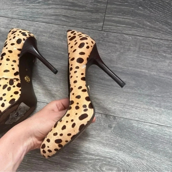 Tory Burch Women's Brown and Tan Courts - Picture 4 of 12